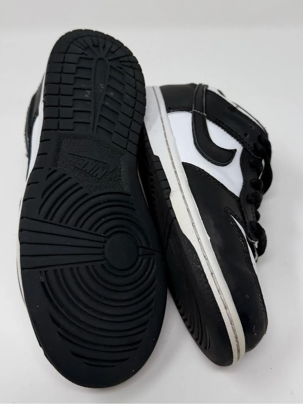 Kids Nike Dunks Black & White Low-Top Sneakers Sz. 1.5y